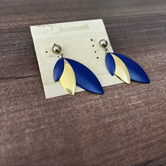 3/$30 | Vintage 2 Pairs Of Gold Earrings - Picture 8 of 11